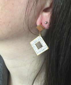 Boucle d'oreille acier couleur or carré 2 rangs strass