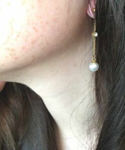 Boucle d'oreille acier couleur or chaine perle nacrée