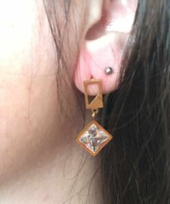 Boucle d'oreille acier couleur or losange strass